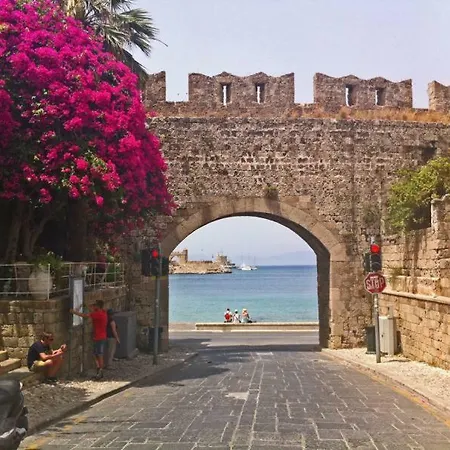 Praxitelous 9 Old Town *