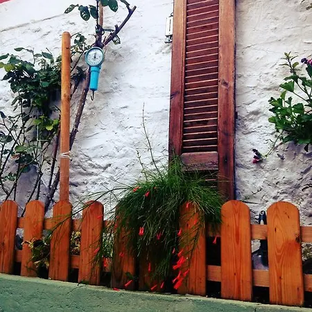 Praxitelous 9 Old Town *