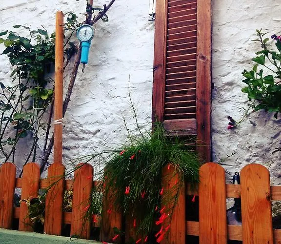 Praxitelous 9 Old Town *